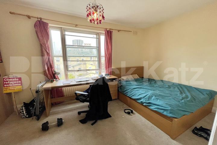 Offering 1235 Sq.Ft.of living space with charming garden & extra study room Charleston street , Elephant and Castle